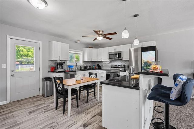 1900 Parkwood Drive, Harrisonville, MO 64701