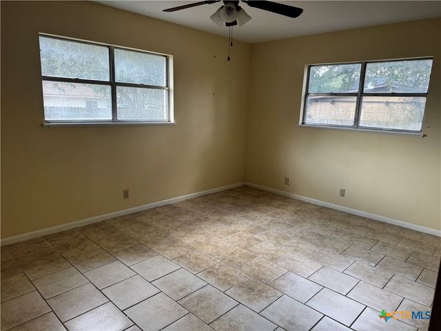 105 Pecan Drive, Victoria, TX 77905