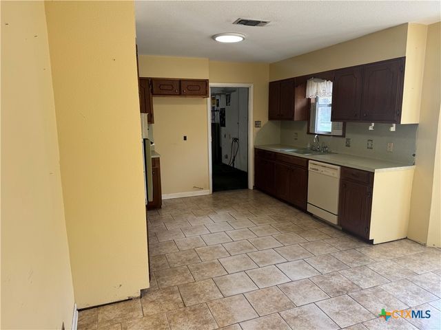 105 Pecan Drive, Victoria, TX 77905