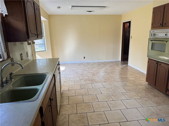 105 Pecan Drive, Victoria, TX 77905