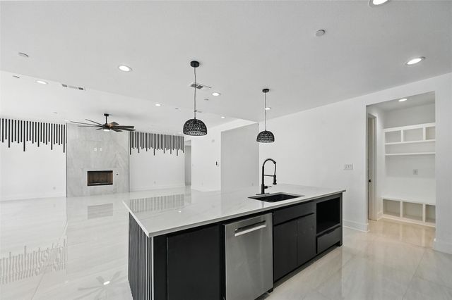 309 Whispering Way, Red Oak, TX 75154