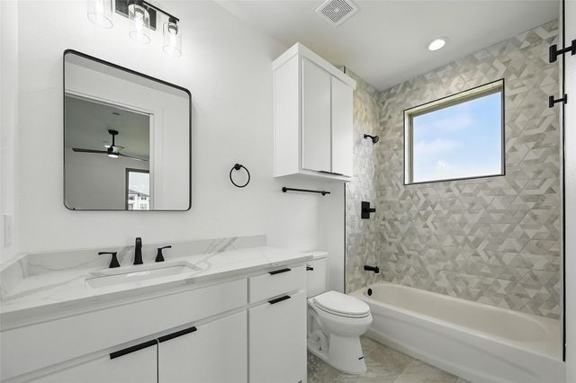 309 Whispering Way, Red Oak, TX 75154
