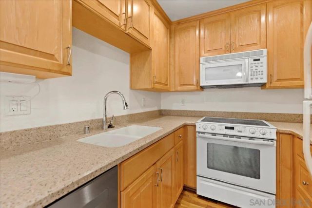 6350 Genesee Ave 220, San Diego, CA 92122