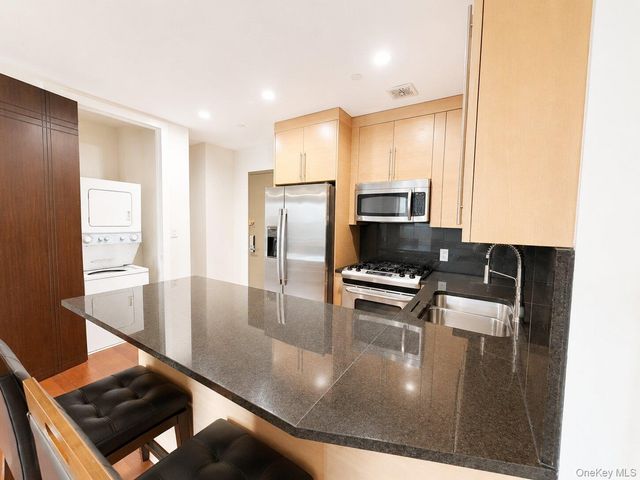 31-32 Union Street 4C, Flushing, NY 11354