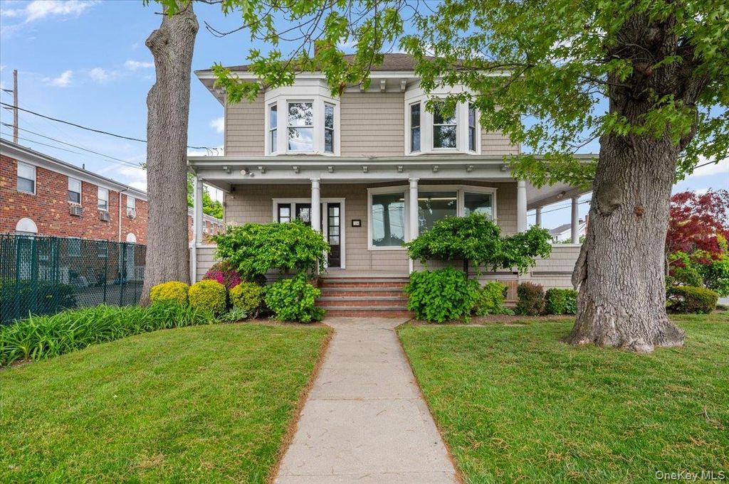 154 Franklin Place 2nd Floor, Woodmere, NY 11598
