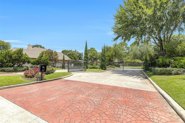 14906 Windsor Manor, Houston, TX 77069
