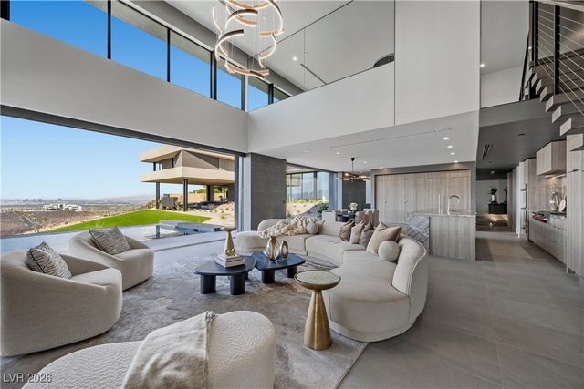 716 Dragon Peak Drive, Henderson, NV 89012