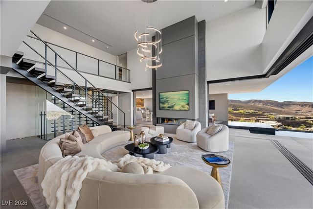 716 Dragon Peak Drive, Henderson, NV 89012