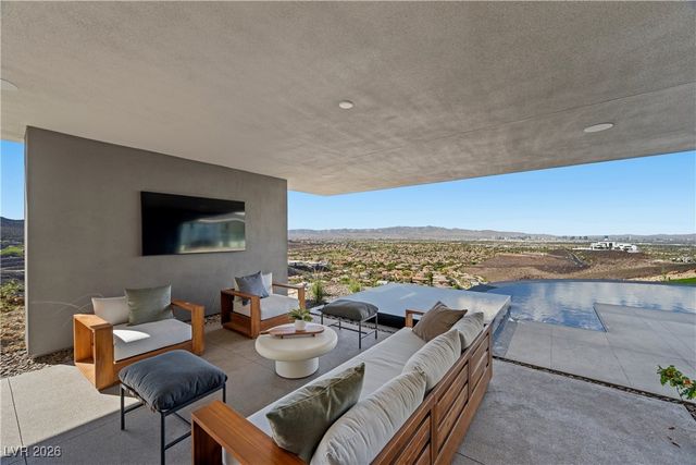 716 Dragon Peak Drive, Henderson, NV 89012