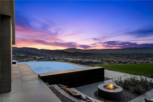 716 Dragon Peak Drive, Henderson, NV 89012