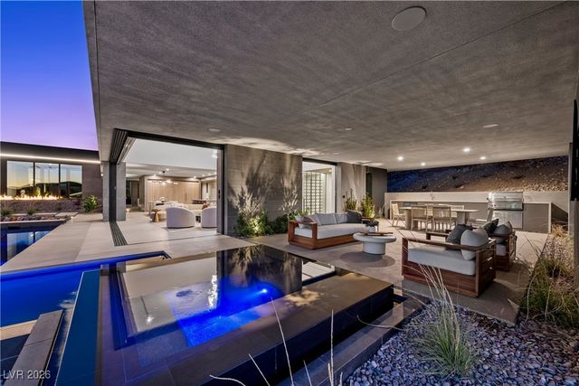 716 Dragon Peak Drive, Henderson, NV 89012