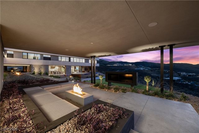 716 Dragon Peak Drive, Henderson, NV 89012