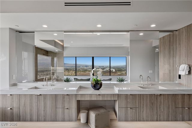 716 Dragon Peak Drive, Henderson, NV 89012