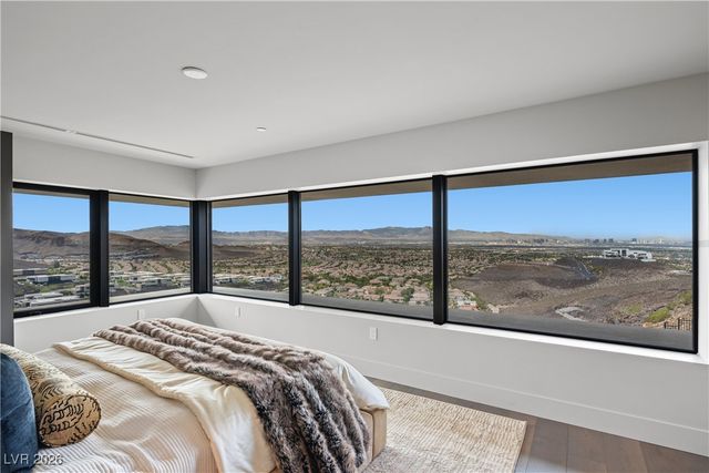 716 Dragon Peak Drive, Henderson, NV 89012