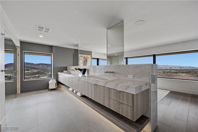 716 Dragon Peak Drive, Henderson, NV 89012