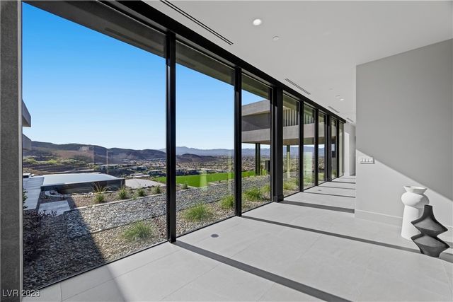 716 Dragon Peak Drive, Henderson, NV 89012