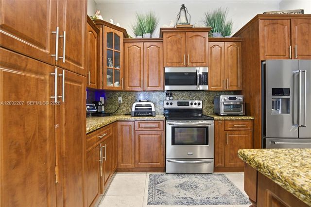 5940 NW 52nd St, Coral Springs, FL 33067