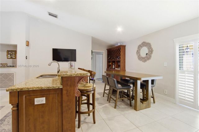 5940 NW 52nd St, Coral Springs, FL 33067
