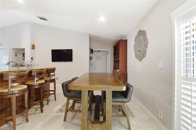 5940 NW 52nd St, Coral Springs, FL 33067