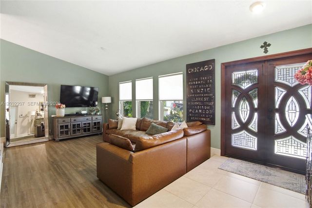 5940 NW 52nd St, Coral Springs, FL 33067