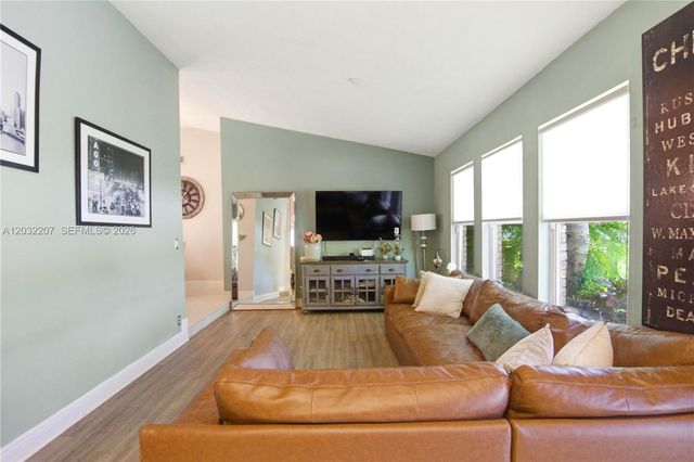 5940 NW 52nd St, Coral Springs, FL 33067