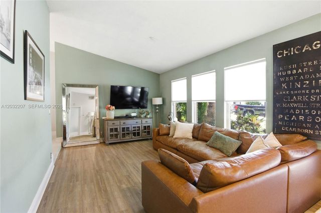 5940 NW 52nd St, Coral Springs, FL 33067
