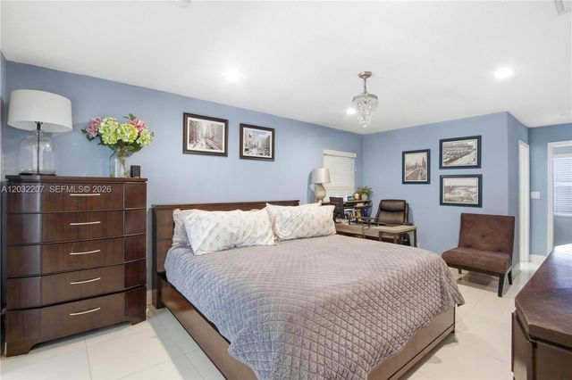 5940 NW 52nd St, Coral Springs, FL 33067