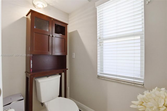 5940 NW 52nd St, Coral Springs, FL 33067