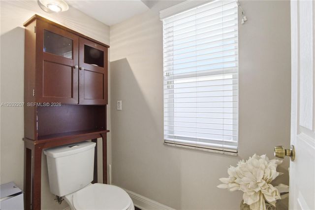 5940 NW 52nd St, Coral Springs, FL 33067