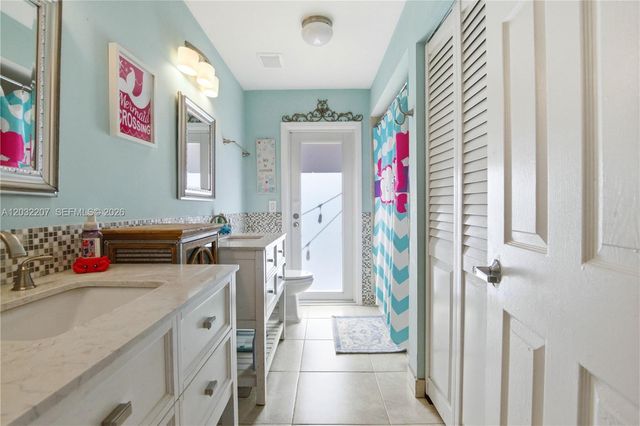 5940 NW 52nd St, Coral Springs, FL 33067