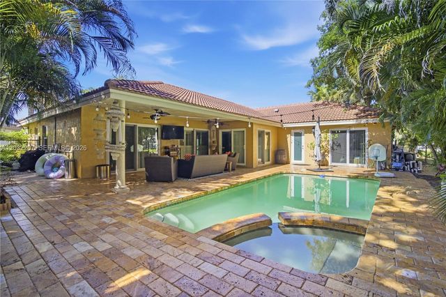 5940 NW 52nd St, Coral Springs, FL 33067