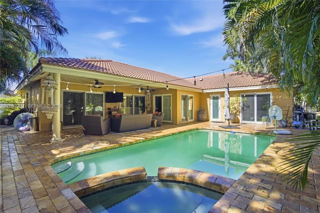 5940 NW 52nd St, Coral Springs, FL 33067