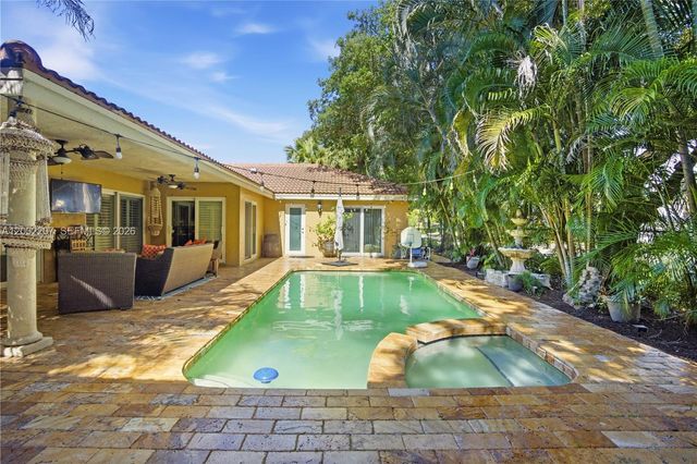 5940 NW 52nd St, Coral Springs, FL 33067