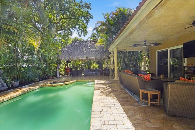 5940 NW 52nd St, Coral Springs, FL 33067