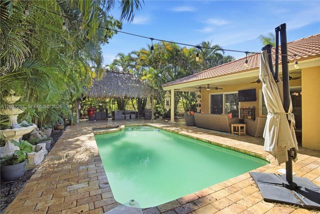 5940 NW 52nd St, Coral Springs, FL 33067