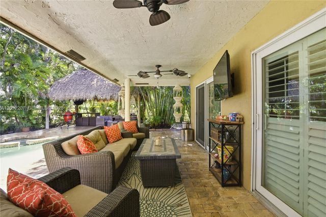 5940 NW 52nd St, Coral Springs, FL 33067