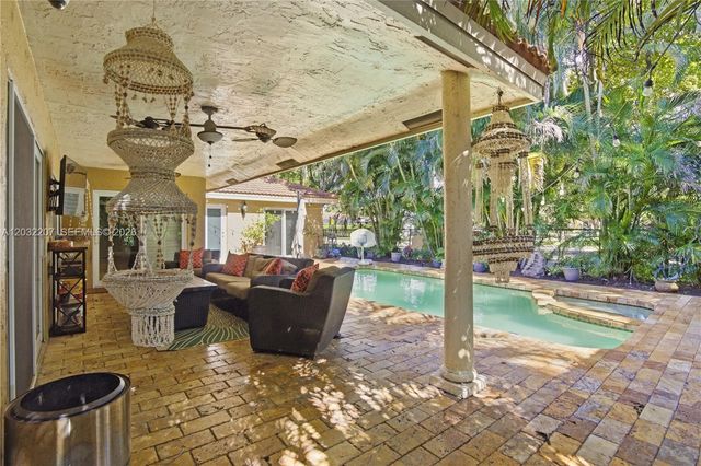 5940 NW 52nd St, Coral Springs, FL 33067