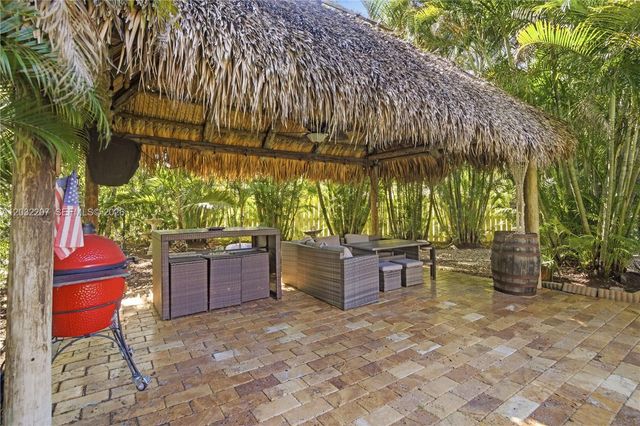 5940 NW 52nd St, Coral Springs, FL 33067