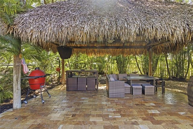 5940 NW 52nd St, Coral Springs, FL 33067