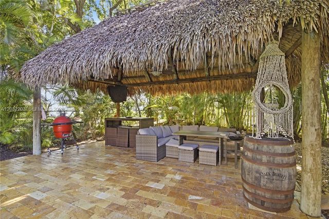 5940 NW 52nd St, Coral Springs, FL 33067