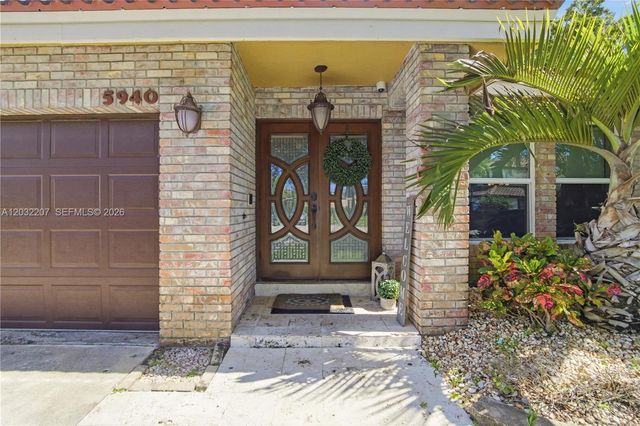 5940 NW 52nd St, Coral Springs, FL 33067