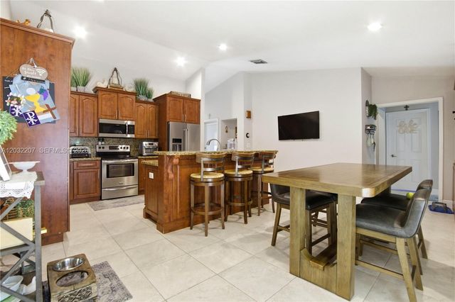 5940 NW 52nd St, Coral Springs, FL 33067