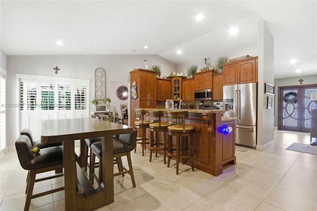 5940 NW 52nd St, Coral Springs, FL 33067