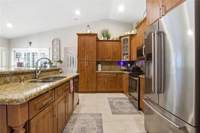 5940 NW 52nd St, Coral Springs, FL 33067
