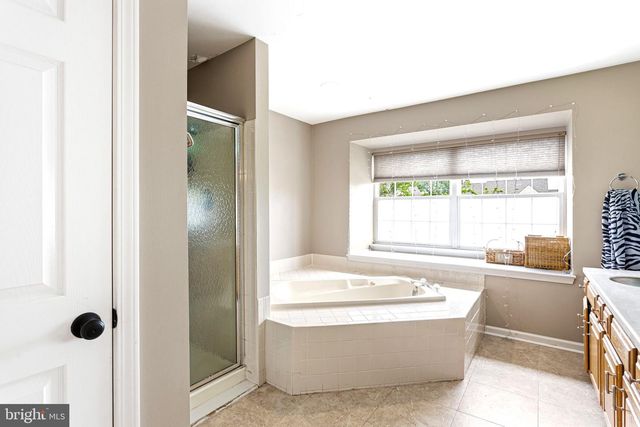 2102 DORAL DR, Blackwood, NJ 08012
