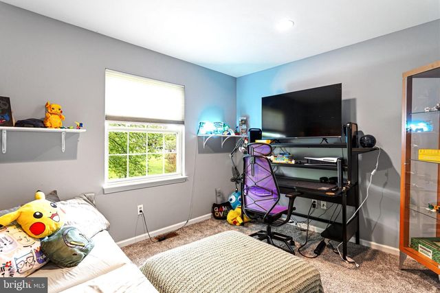 2102 DORAL DR, Blackwood, NJ 08012