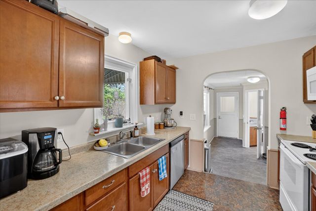 176 Oakhurst Avenue, Kalamazoo, MI 49001