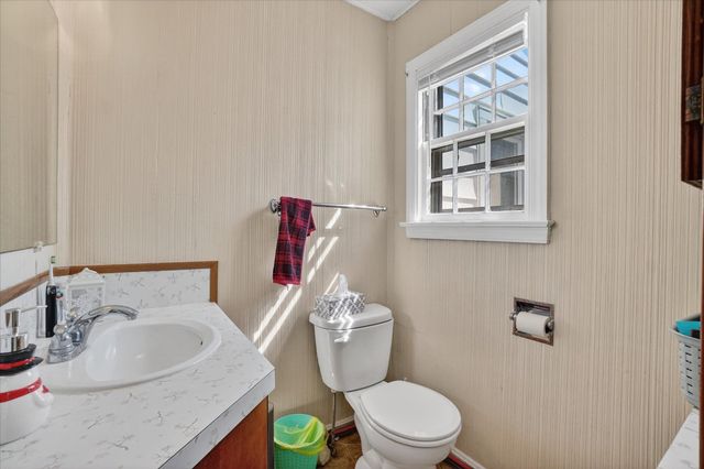 176 Oakhurst Avenue, Kalamazoo, MI 49001