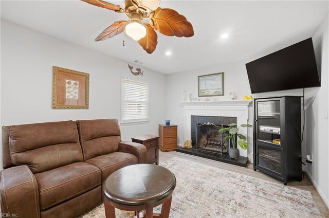 414 Chinaberry CIR, Virginia Beach, VA 23454