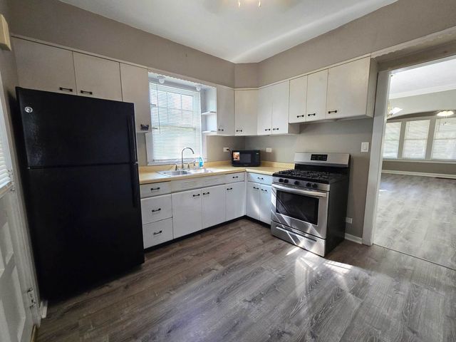 249 E Park Boulevard 1, Villa Park, IL 60181
